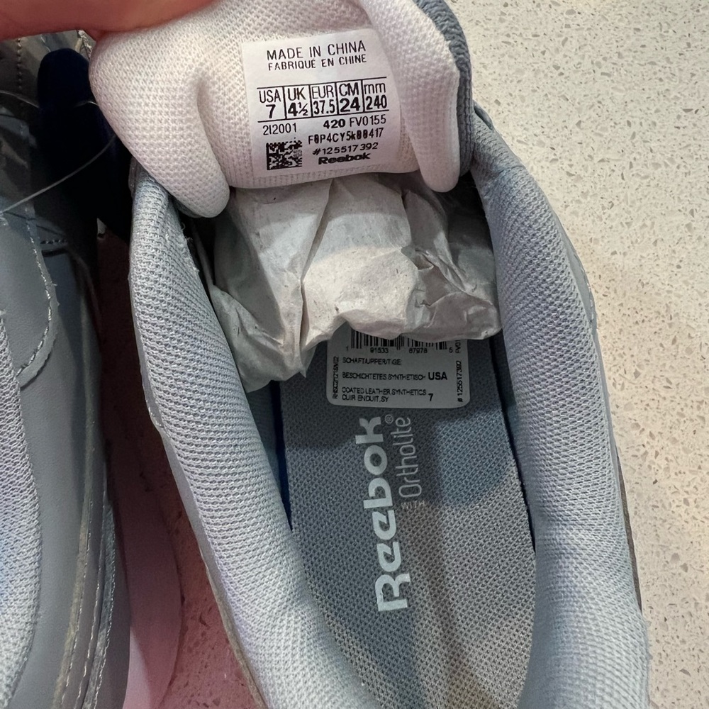 NEW Reeboks - Picture 2 of 4